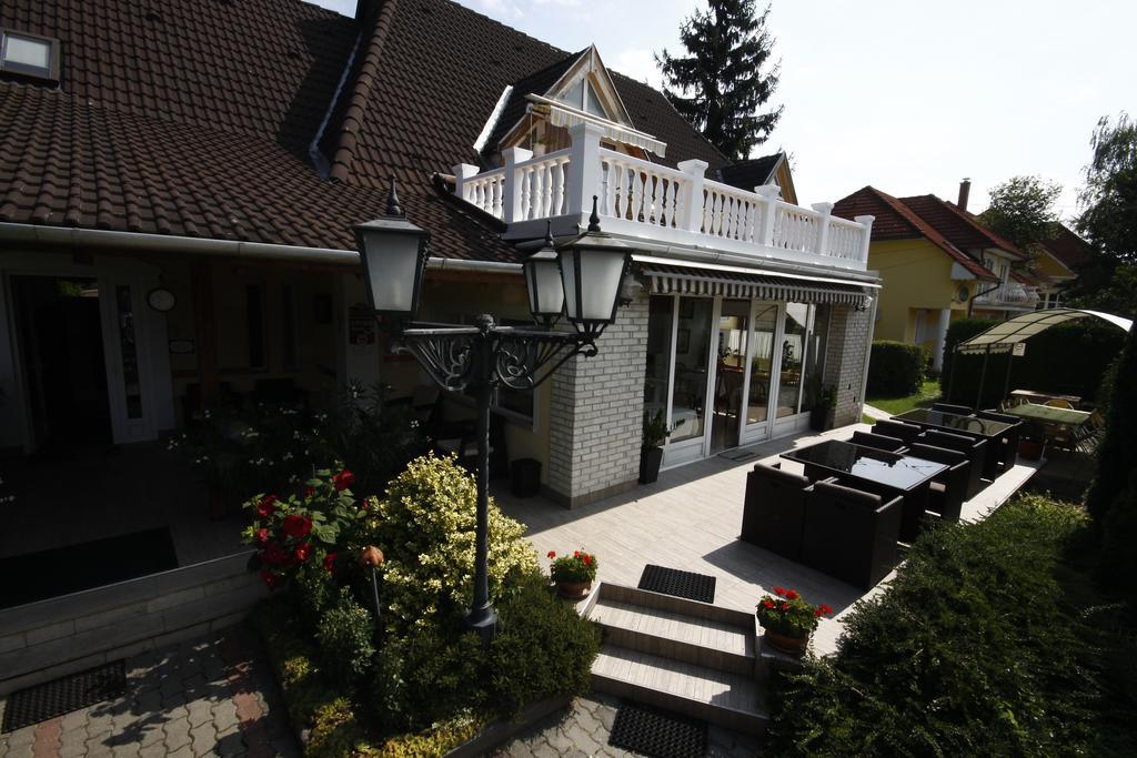 Hotel Parti Panzió Tata Exterior foto